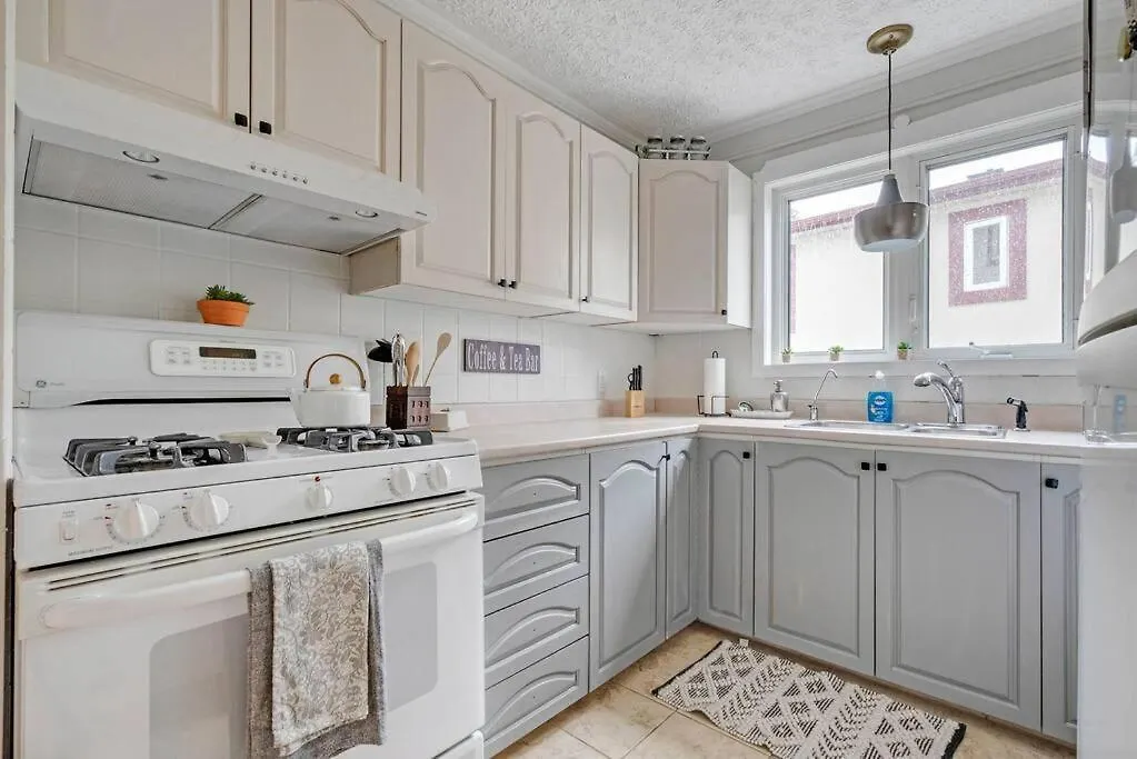 Riviera Escape On Waterfront With Hot Tub Villa Gatineau