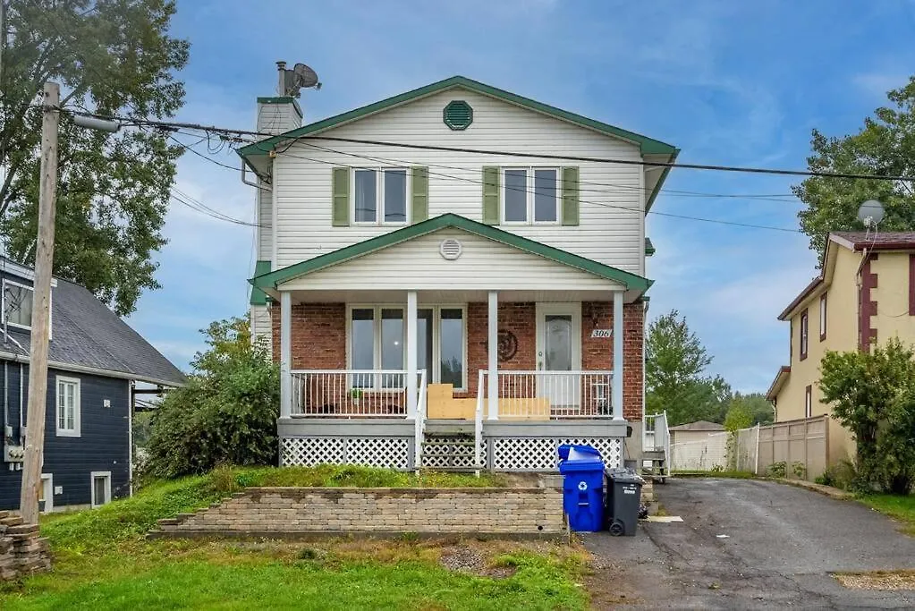 Riviera Escape On Waterfront With Hot Tub Villa Gatineau